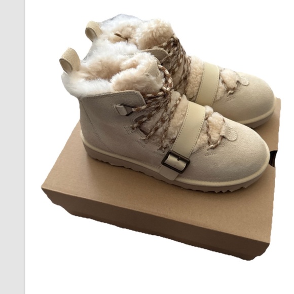UGG Dune Mini Womens Shearling Boot Biscotti Beige Buckle 1153510 Size 8 New - Picture 2 of 5